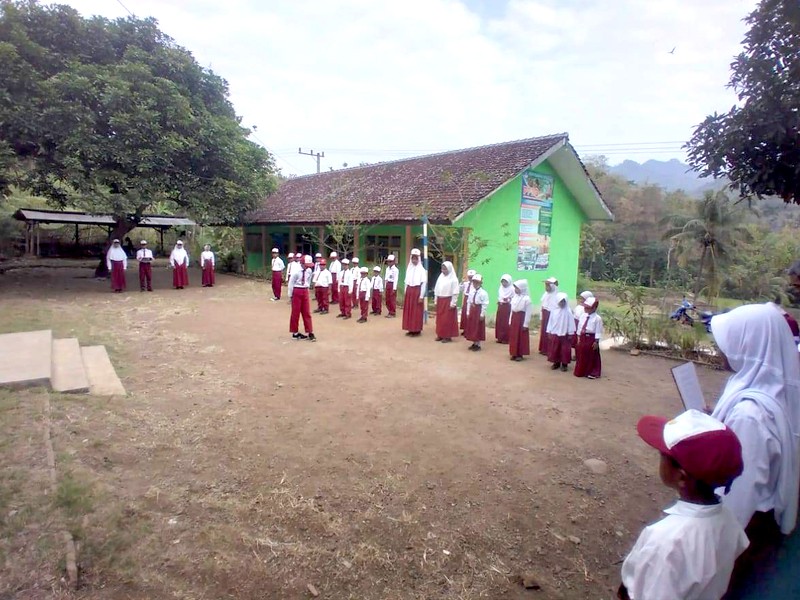 Halaman sekolah